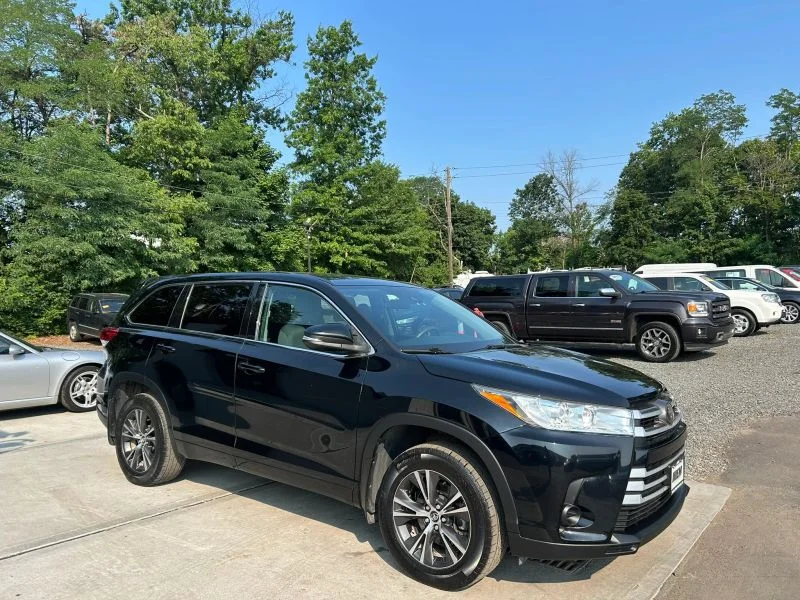 Used 2018 Black Toyota LE Sport Utility 4D image 14