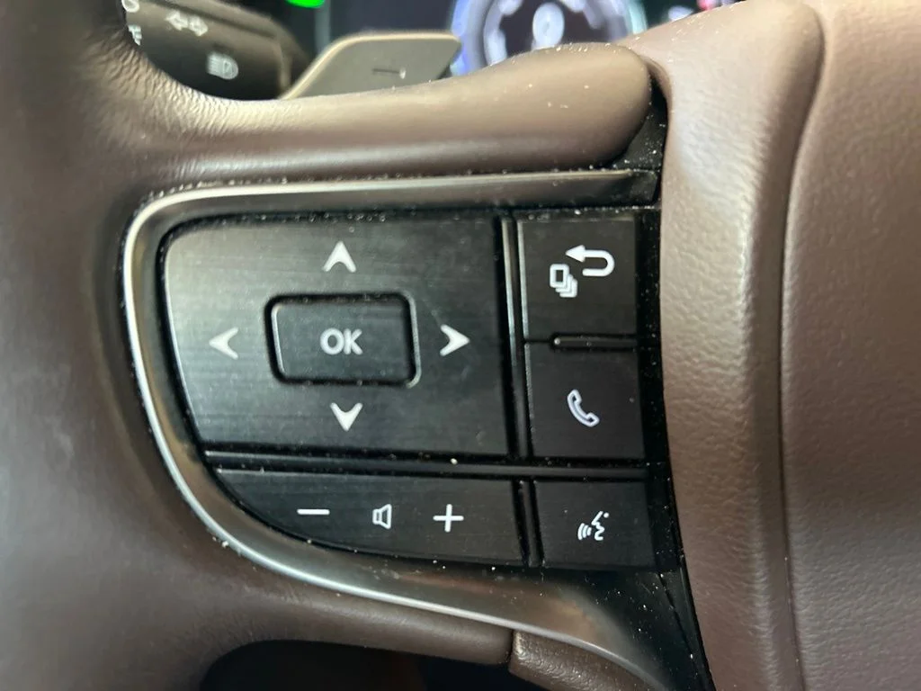 Used 2019 Red Lexus 300h image 20