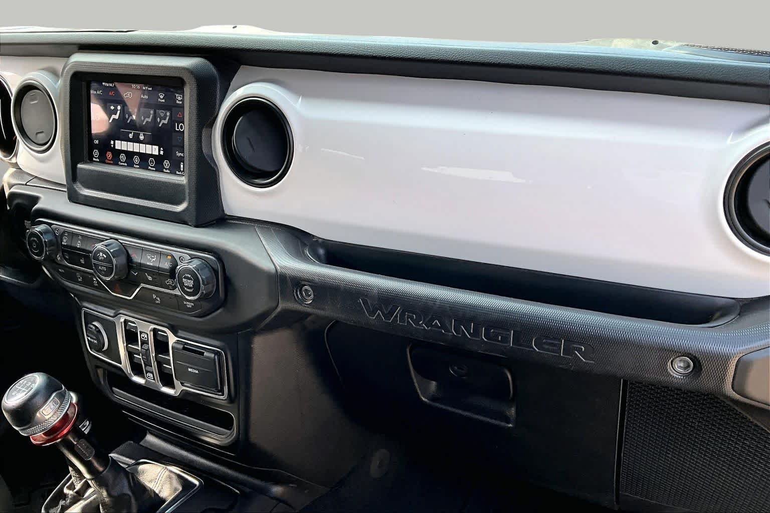 Used 2021 Snazzberry Pearlcoat Jeep Unlimited Islander image 16