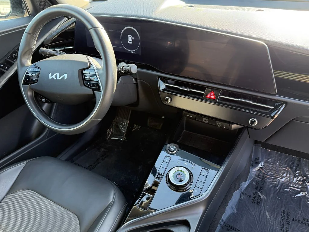 Used 2024 Gray Kia Wind image 17