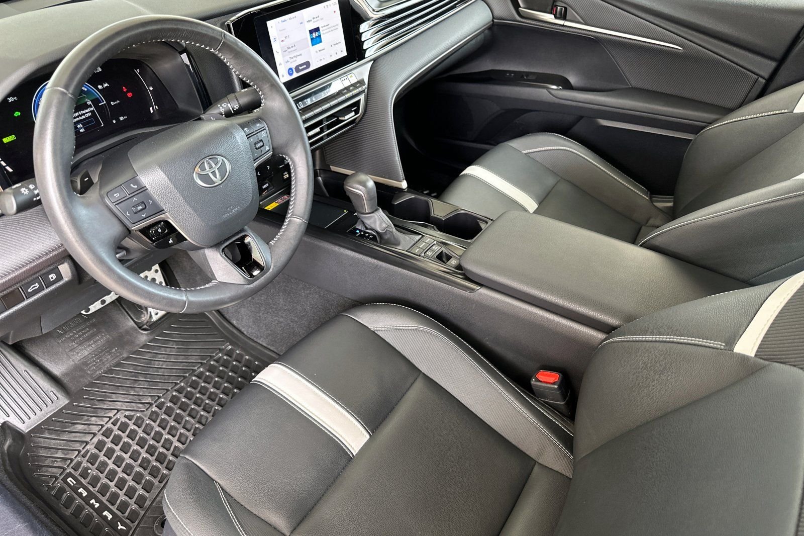 Used 2025  Toyota SE image 10