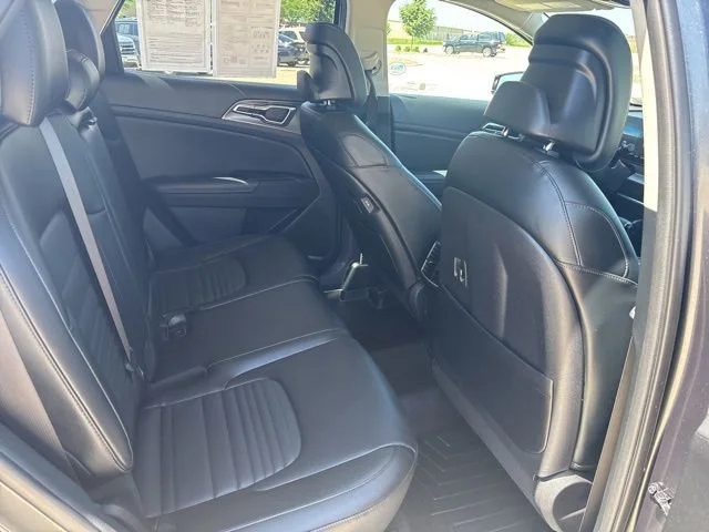 Used 2023  Kia SX-Prestige image 30