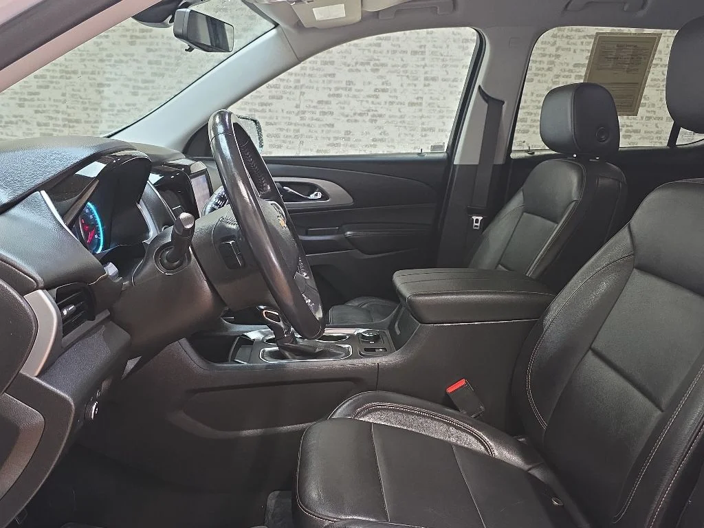 Used 2021 Iridescent Pearl Tricoat Chevrolet LT Leather image 25