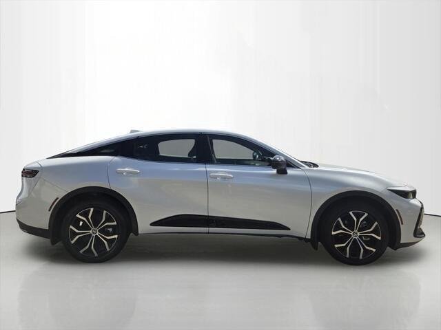 Used 2026 Oxygen White Toyota XLE image 6
