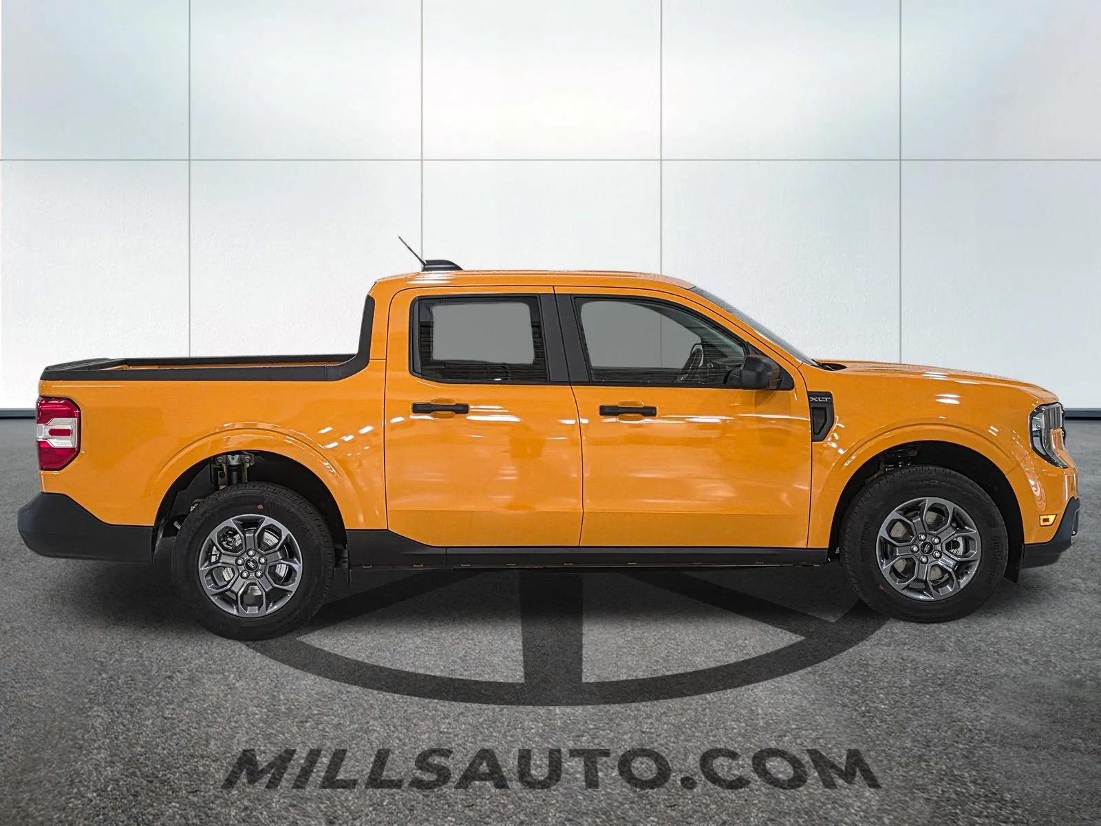 New 2026 Orange Fury Metallic Tri-Coat Ford XLT image 9