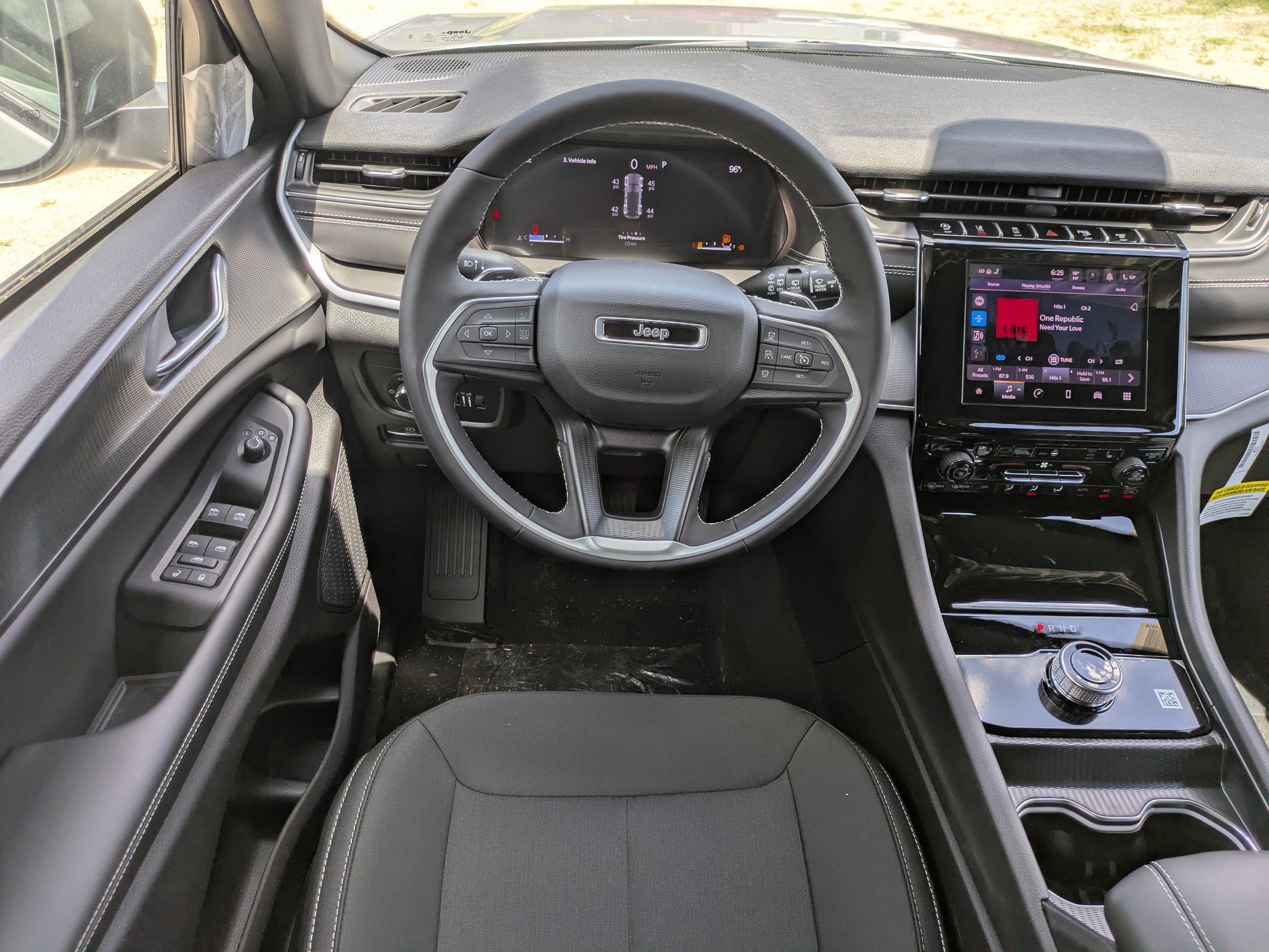 New 2026 Silver Zynith Exterior Paint Jeep Laredo X image 14
