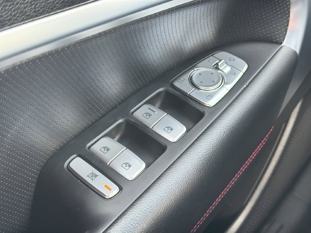 Used 2022 White Genesis 3.3T image 15