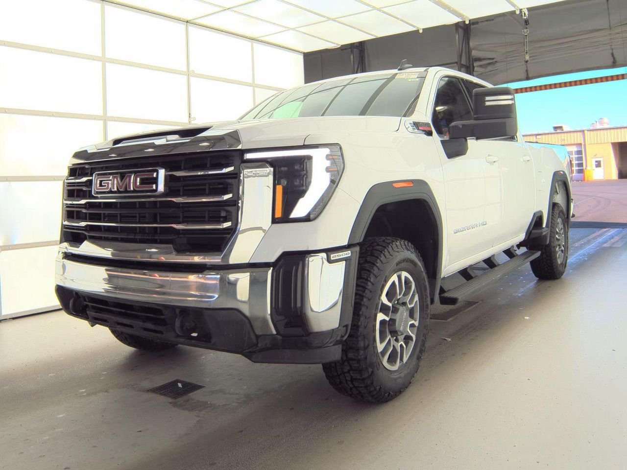 2024 GMC Sierra SLE 4WD Crew Cab Standard Box's photo