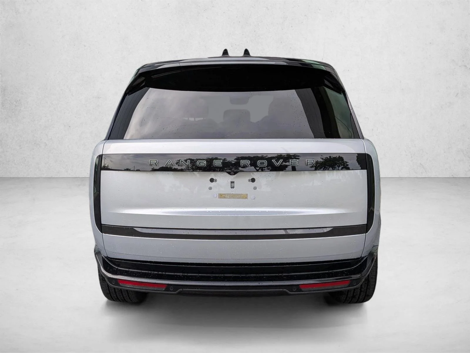 Used 2025 Hakuba Silver Metallic Land Rover SE image 7