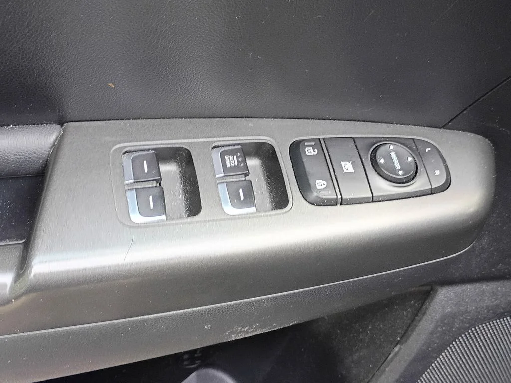 Used 2018 Black Cherry Kia LX image 13