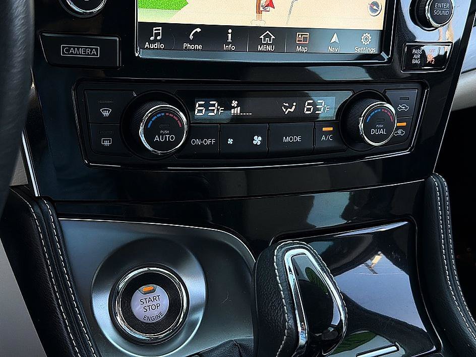 Used 2018 Pearl White Nissan SV image 13