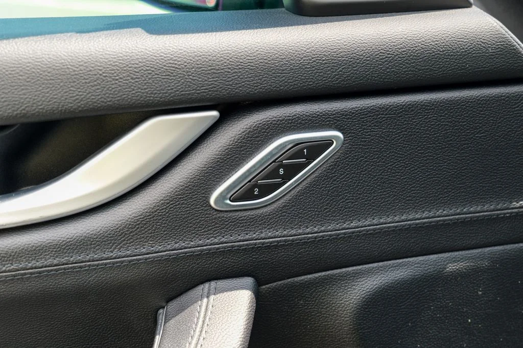 Used 2017  Maserati S image 17