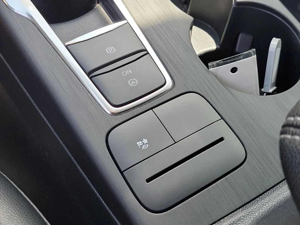 Used 2020 Magnetic Metallic Ford SE Sport image 30
