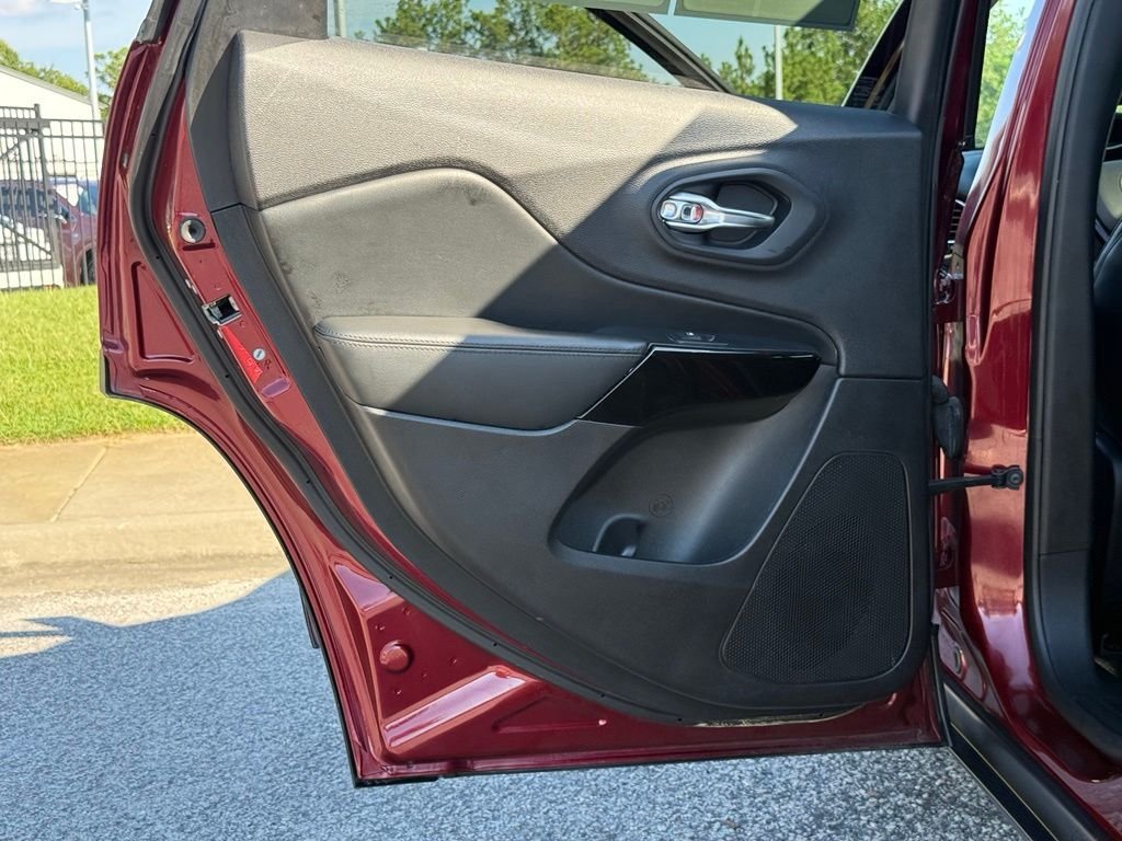 Used 2020 Red Jeep Latitude Plus image 25