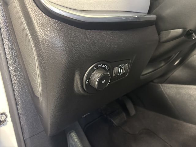 Certified Used 2022 White Jeep Limited image 16