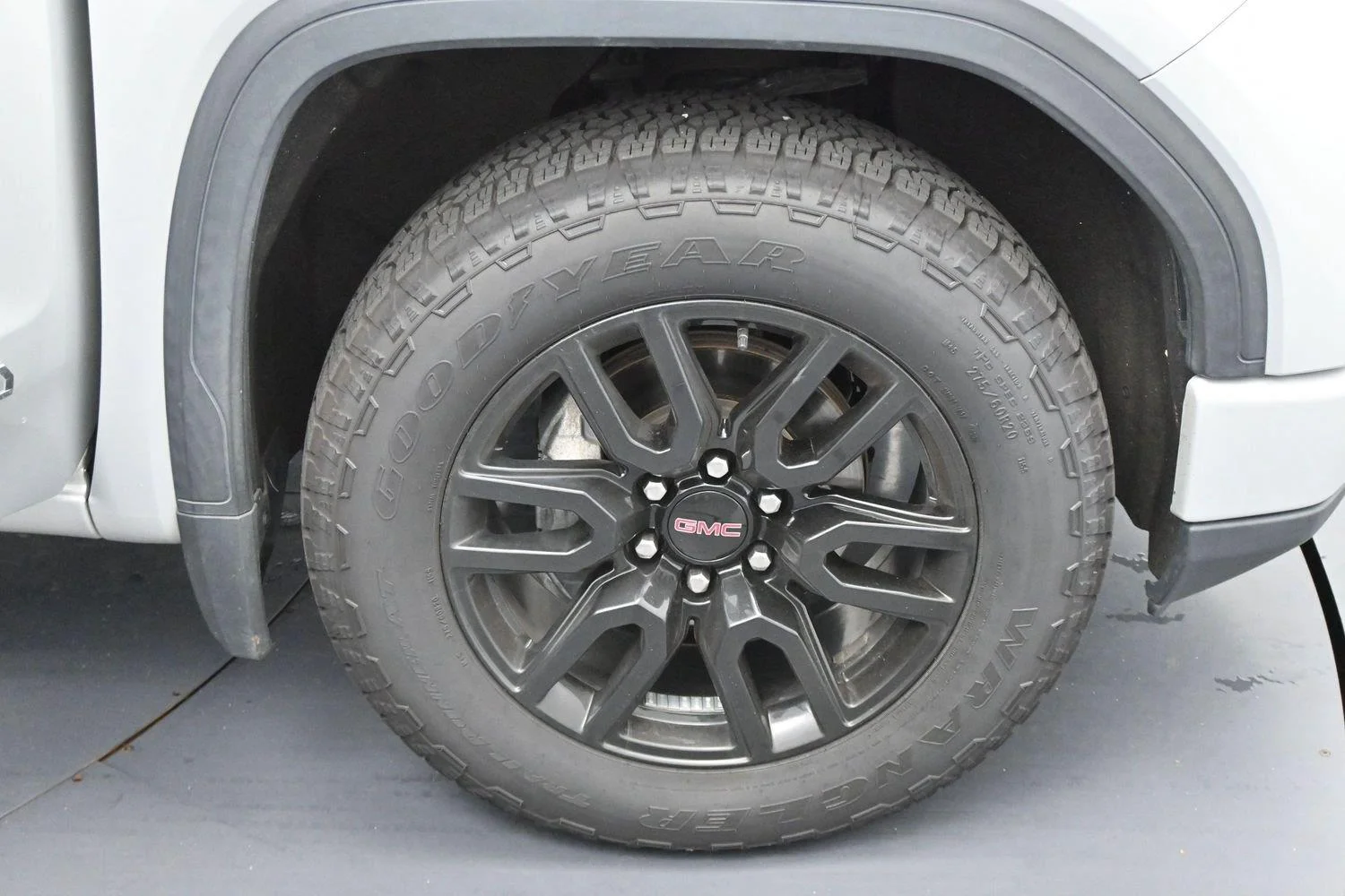 Used 2022 Quicksilver Metallic GMC Elevation image 31