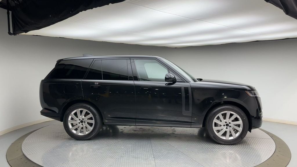 New 2026 Santorini Black Land Rover SE image 9