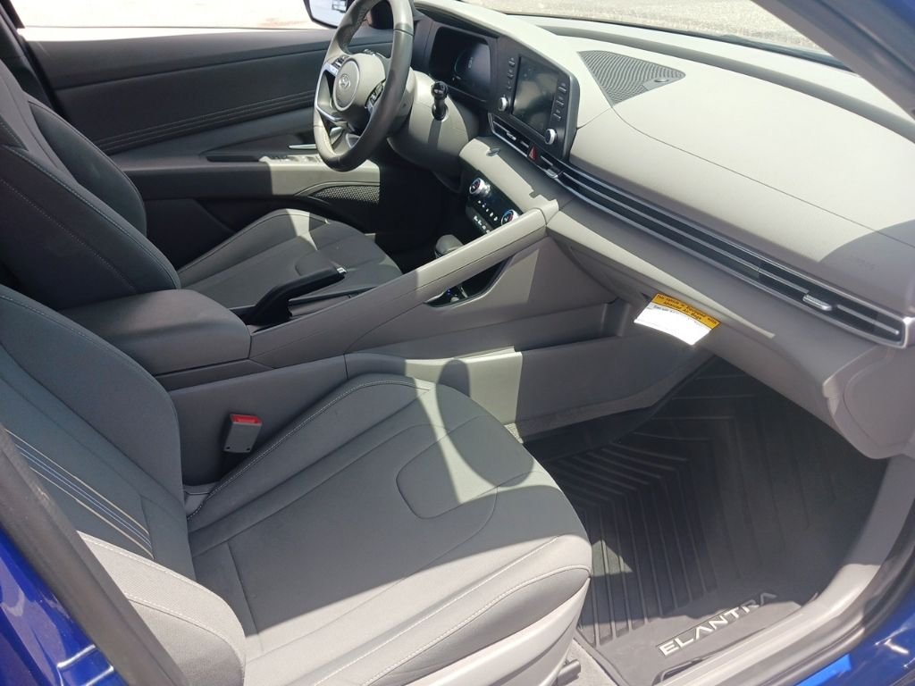 Used 2025 Blue Hyundai SEL Sport image 15
