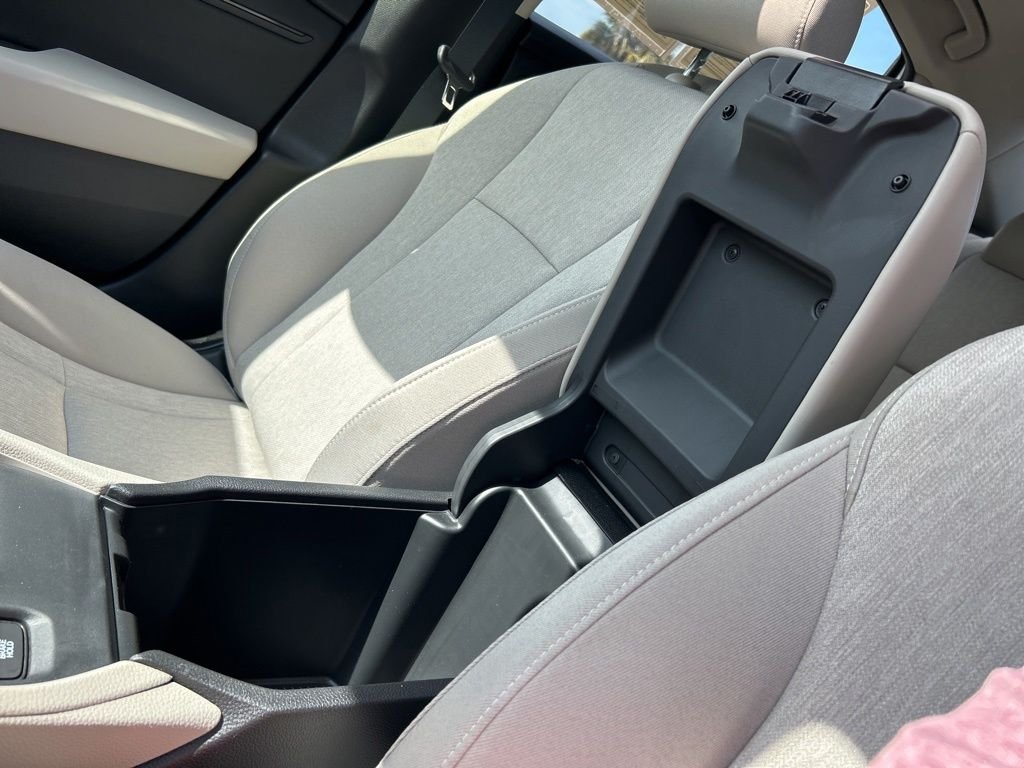 Used 2025  Honda SE image 35