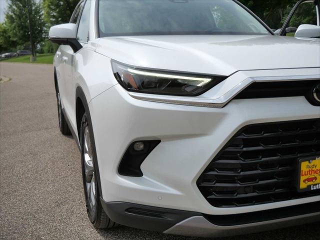 Certified Used 2024 WIND CHILL PEARL Toyota  image 17