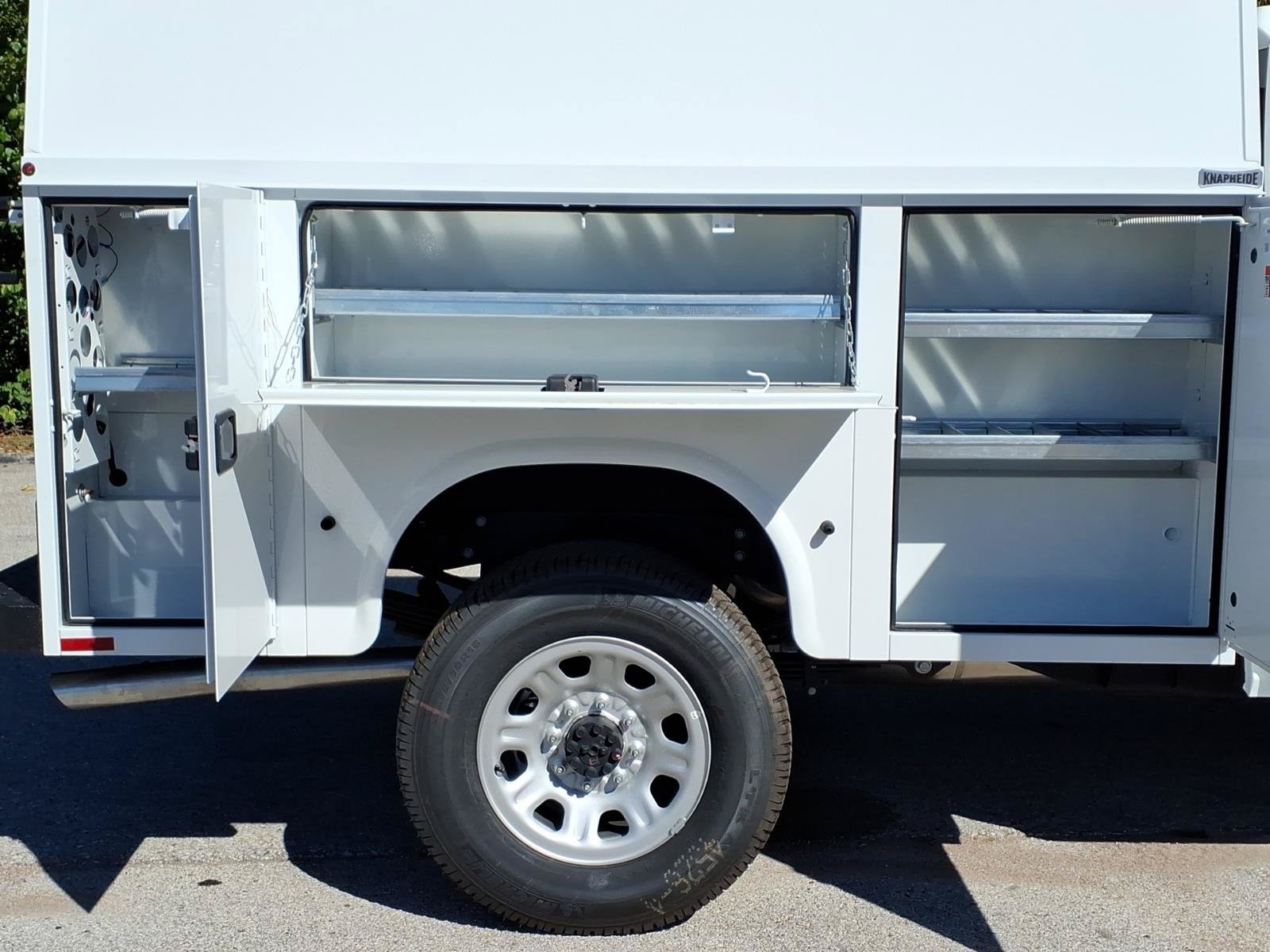 New 2026 Summit White Chevrolet WT image 19
