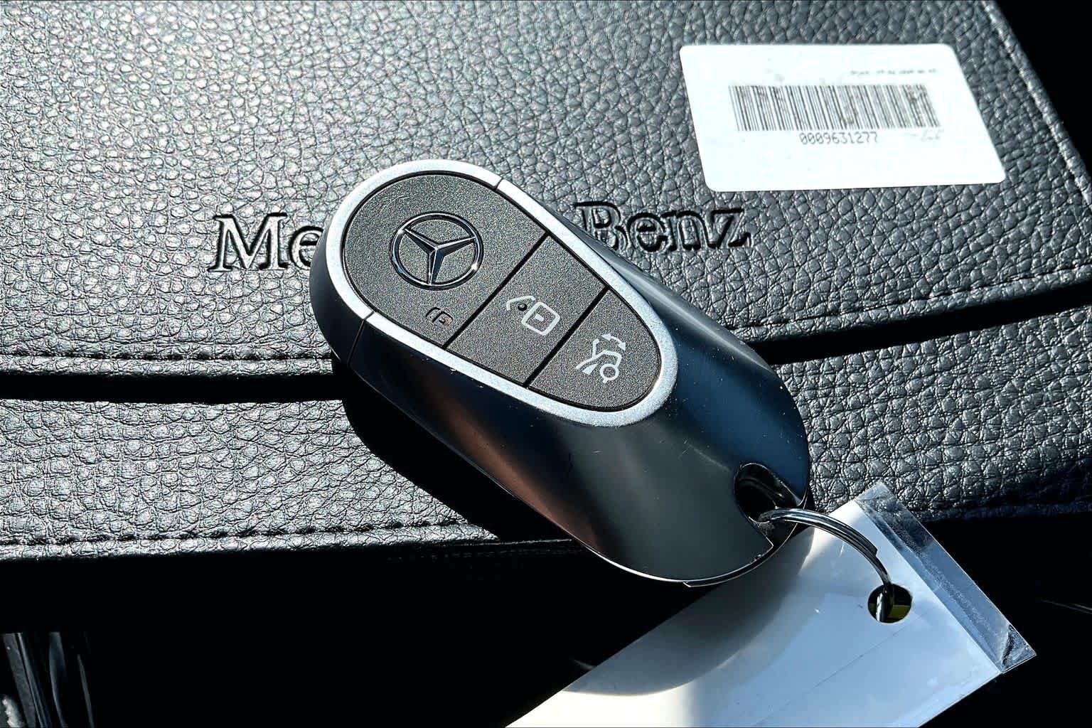 Used 2025 Black Mercedes-Benz GLC 300 image 15