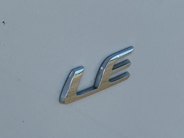 Used 2022 White Toyota LE image 10