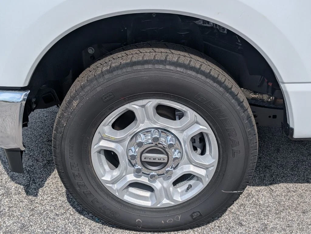 New 2026 Oxford White Ford F-350® XLT image 10