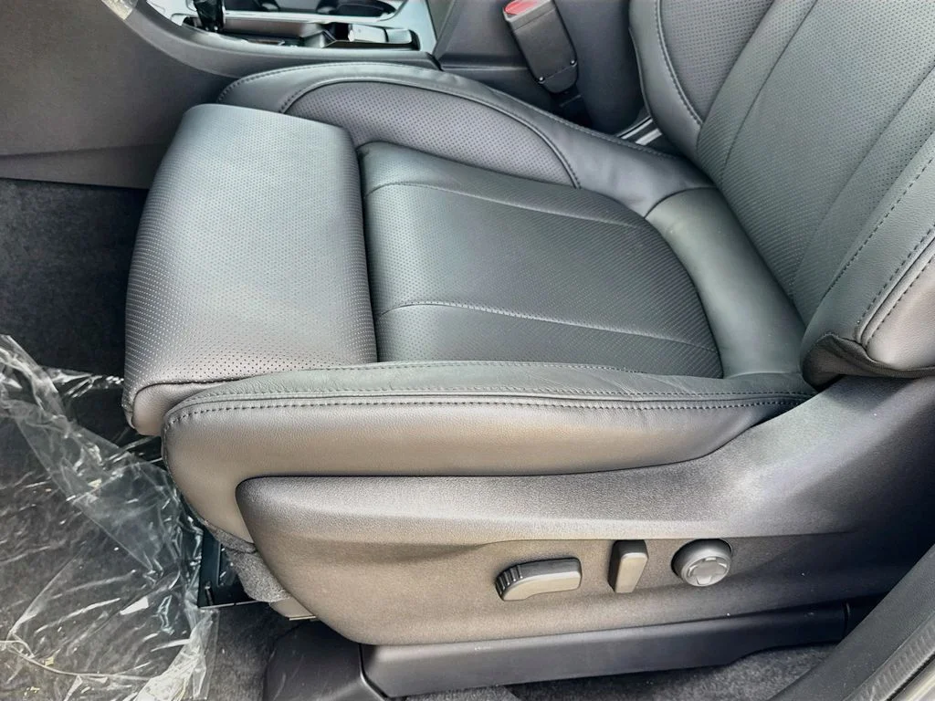 New 2027 Silver Subaru Onyx Edition Touring image 24