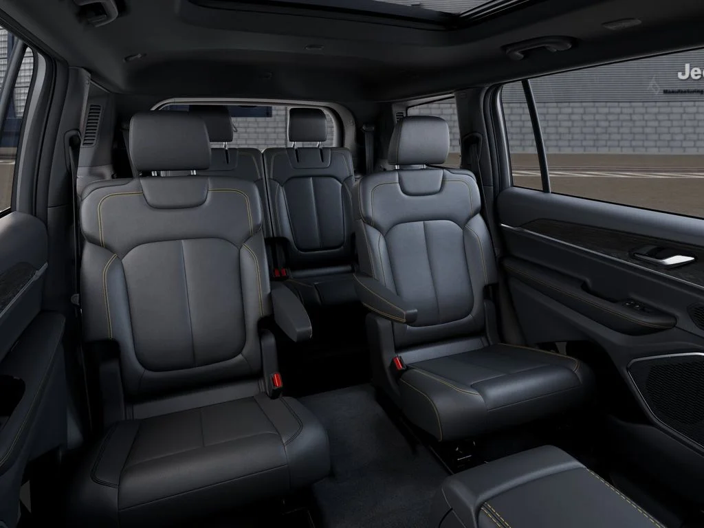 New 2026 Silver Zynith Exterior Paint Jeep Limited image 15