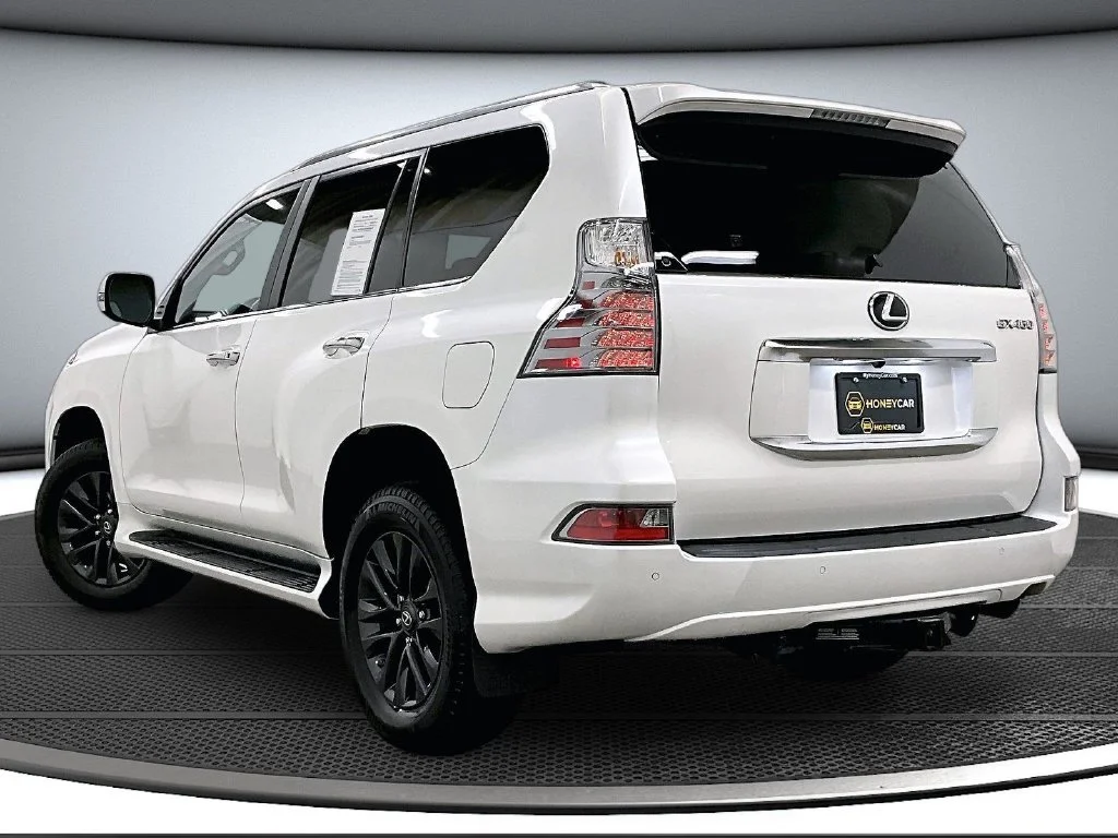 Used 2023 White Lexus 460 image 4