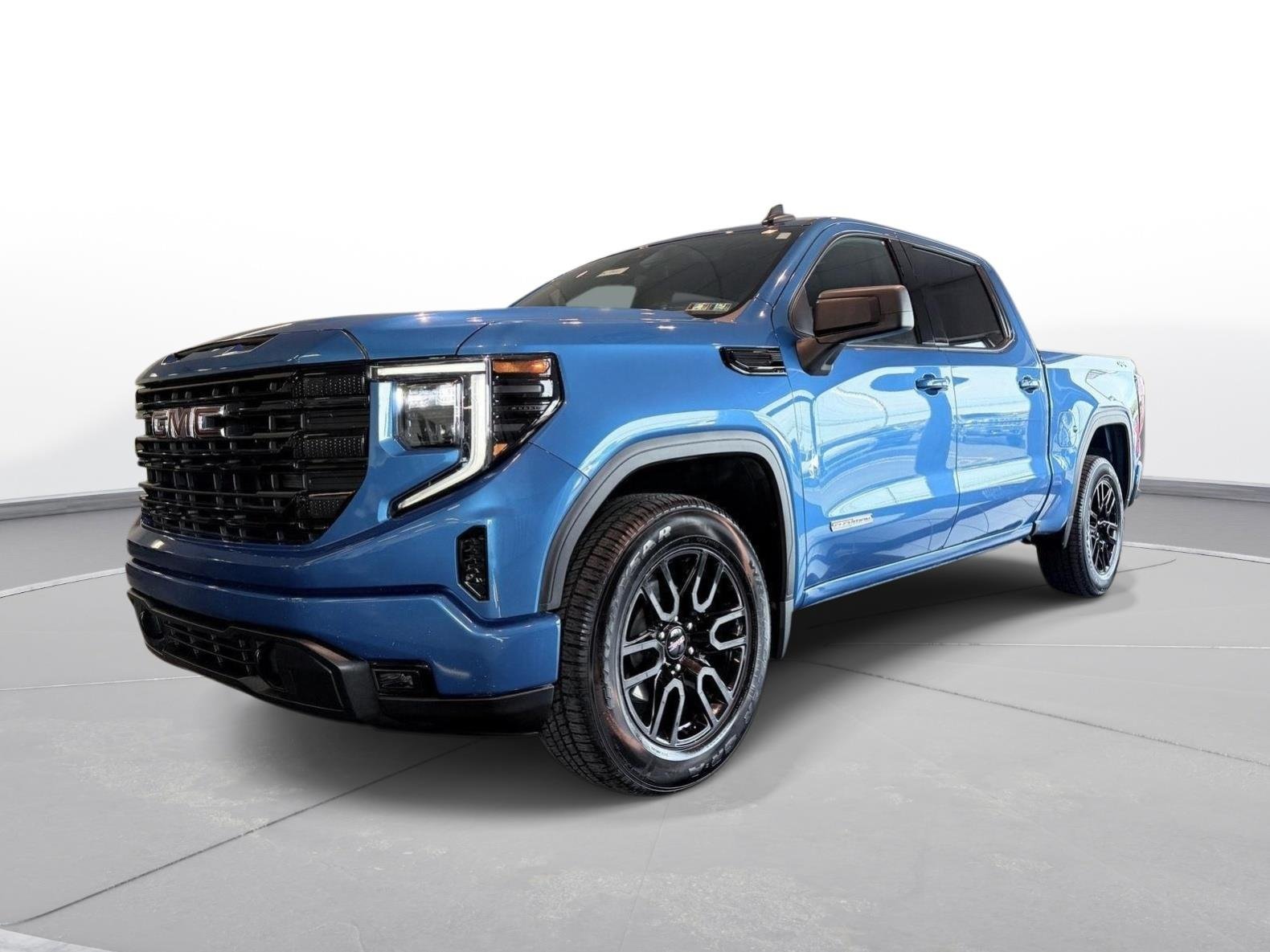 Used 2024 Dynamic Blue Metallic GMC Elevation image 3