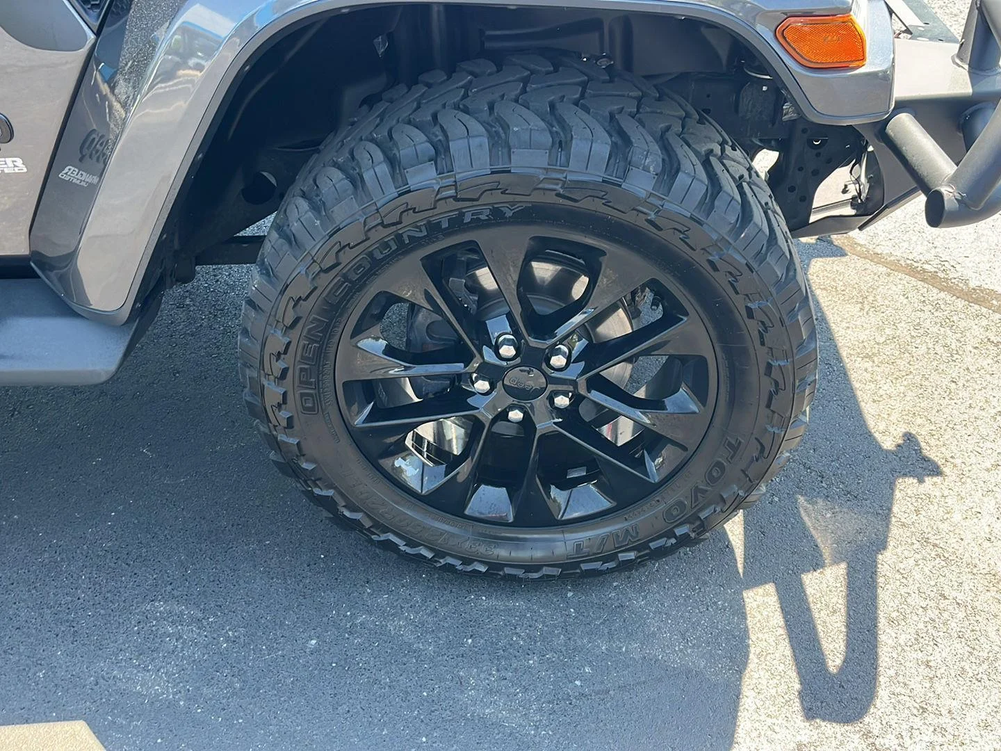 Used 2021 Sting-Gray Clearcoat Jeep Unlimited Sahara High Altitude image 28