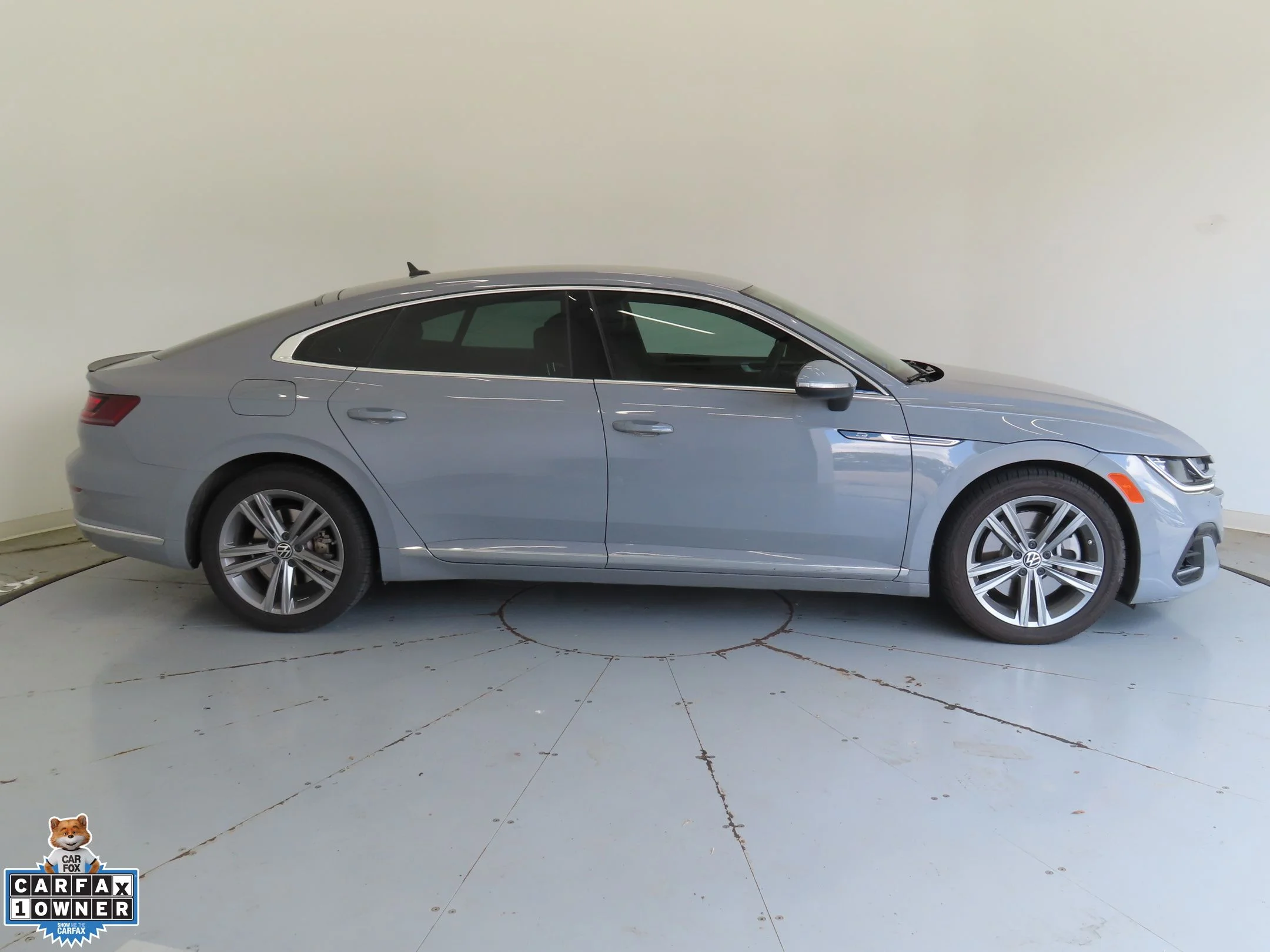 Used 2023 Gray Volkswagen 2.0T SE R-Line image 2