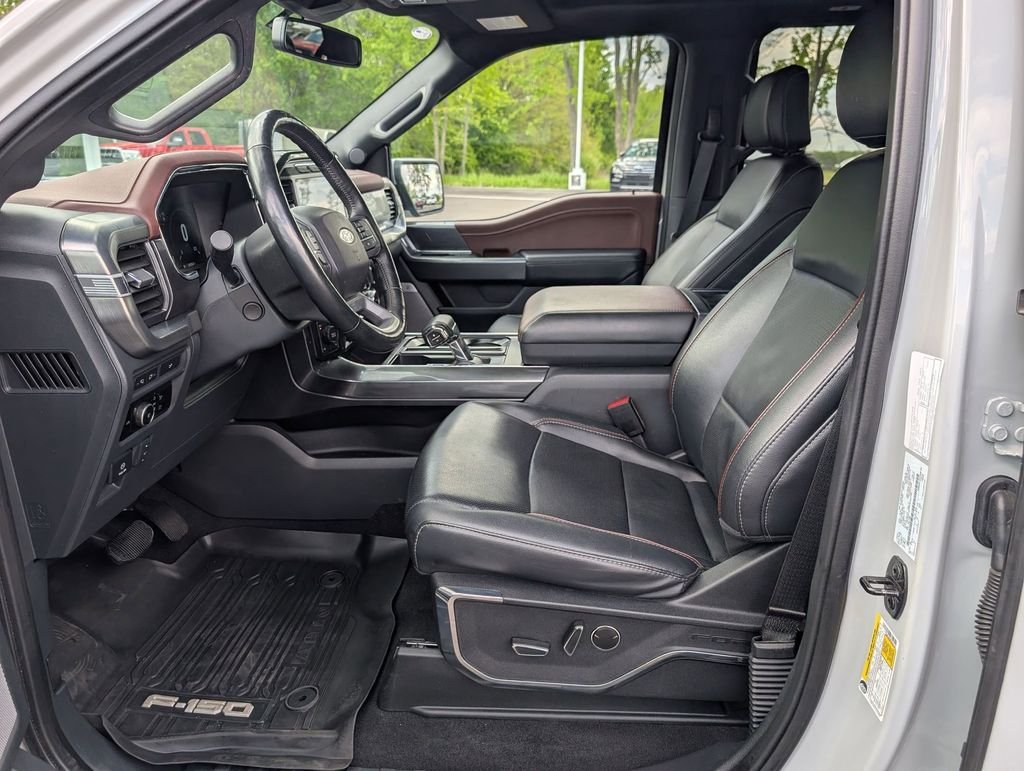 Used 2023  Ford Lariat image 11