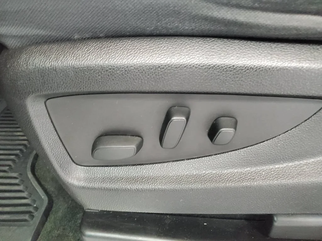 Used 2016 TUNGSTEN METALLIC Chevrolet LT image 6