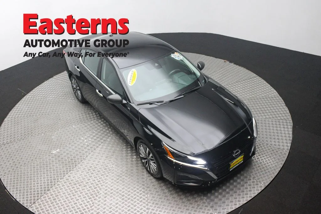 Used 2024 Black Nissan 2.5 SV image 3