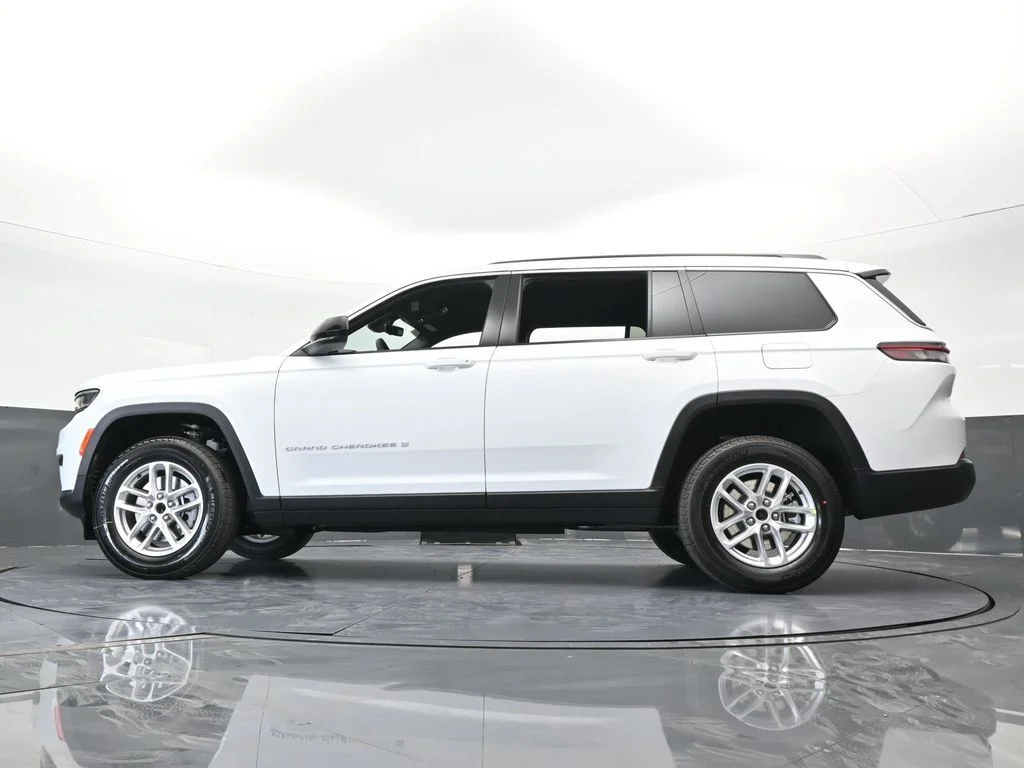 New 2026 Bright White Clear-Coat Exterior Paint Jeep Laredo image 53