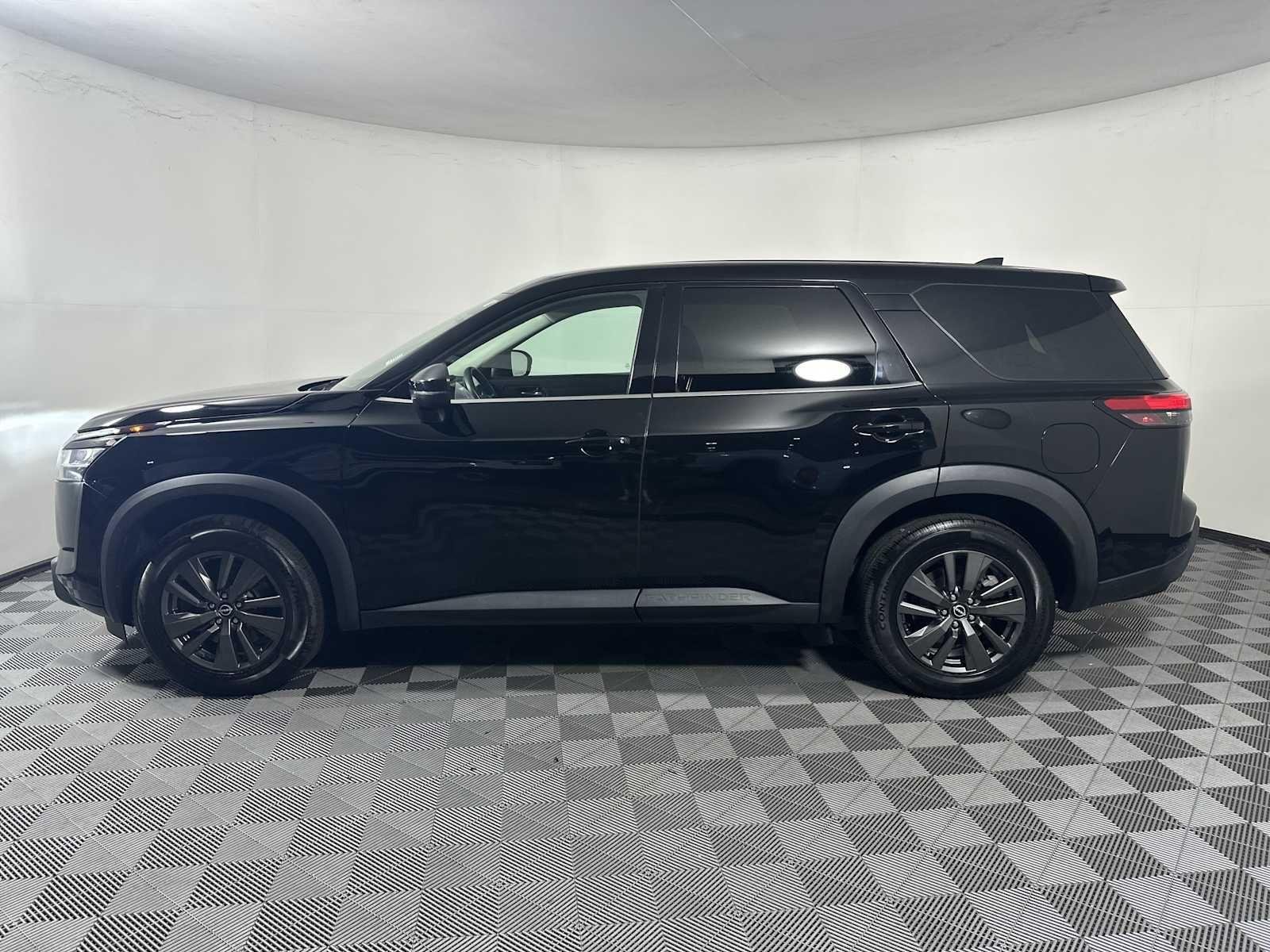 Used 2022 Super Black Nissan S image 4