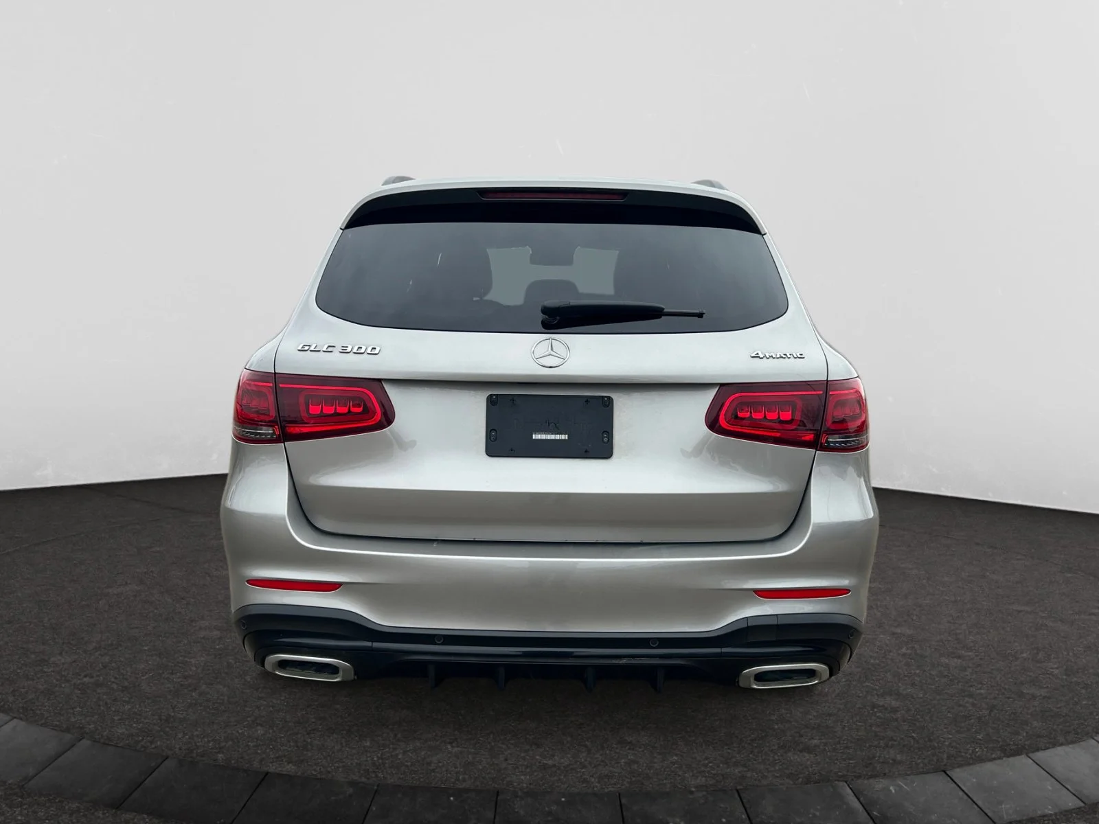 Used 2022 Gray Mercedes-Benz 4DR GLC 300 4MAT image 4