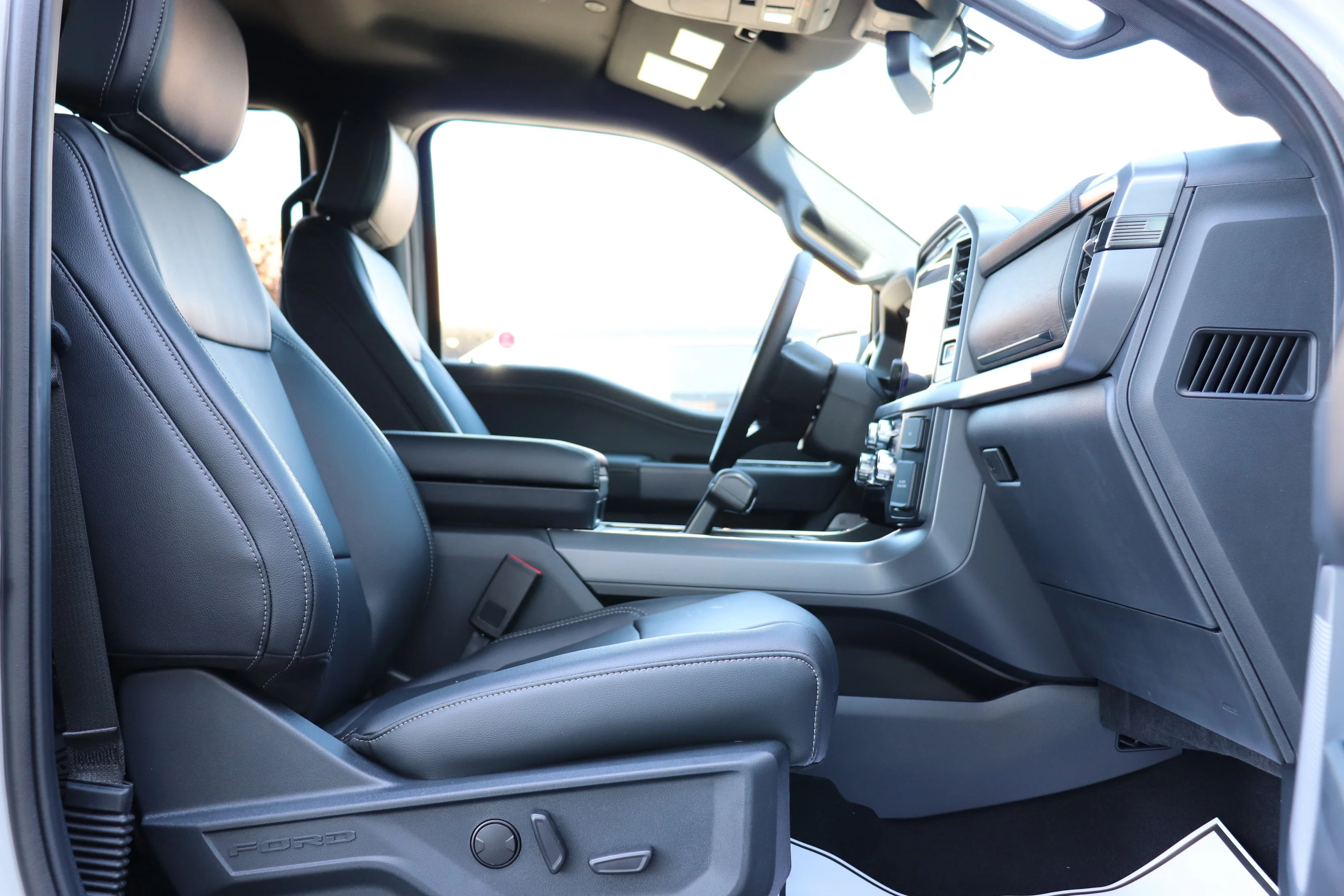 New 2026 AVALANCHE Ford XLT image 8