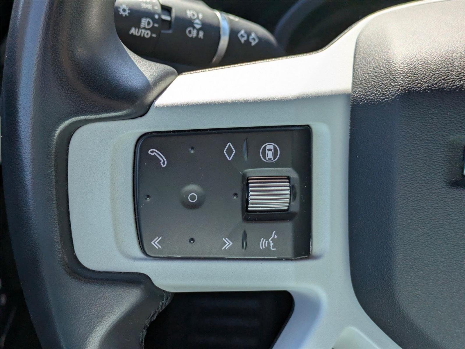Used 2025  Land Rover S image 17