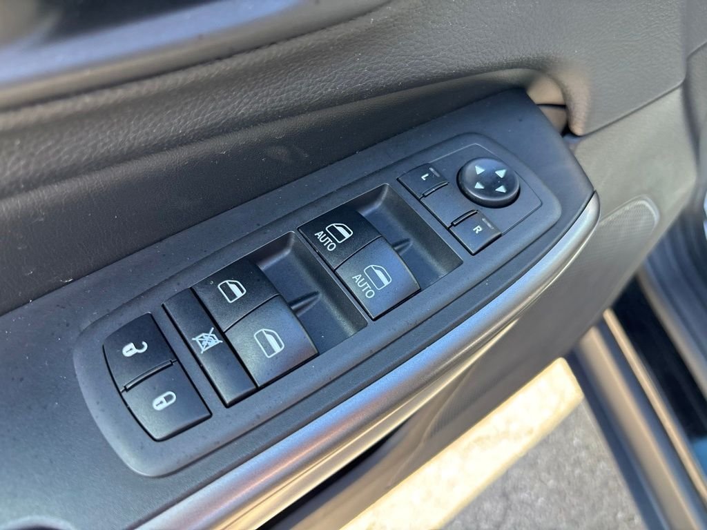 Used 2019 Black Jeep Latitude Plus image 17