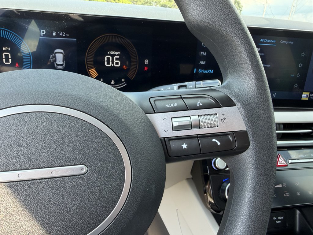 Used 2025 Silver Hyundai SEL image 28