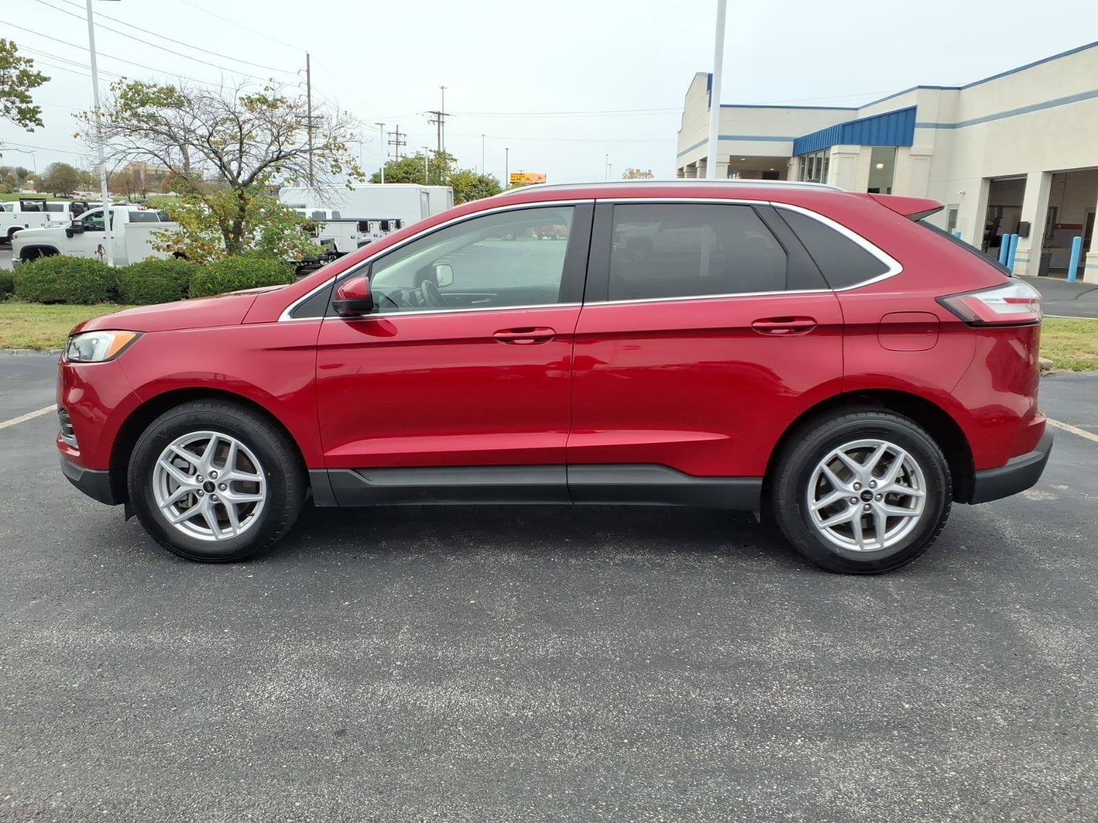 Used 2023  Ford SEL image 4