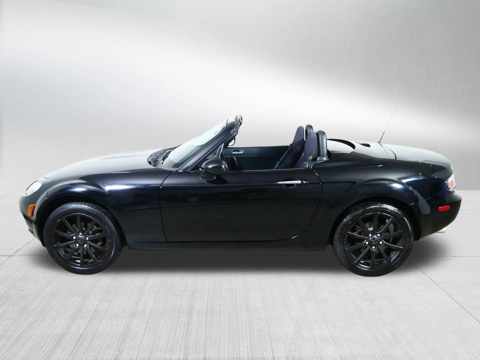 Used 2008 Brilliant Black Mazda Touring image 4
