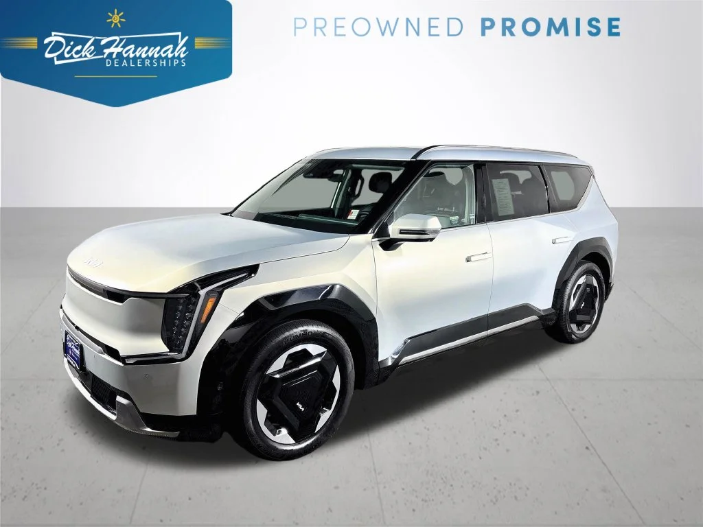 Used 2024 Ivory Kia Land image 1