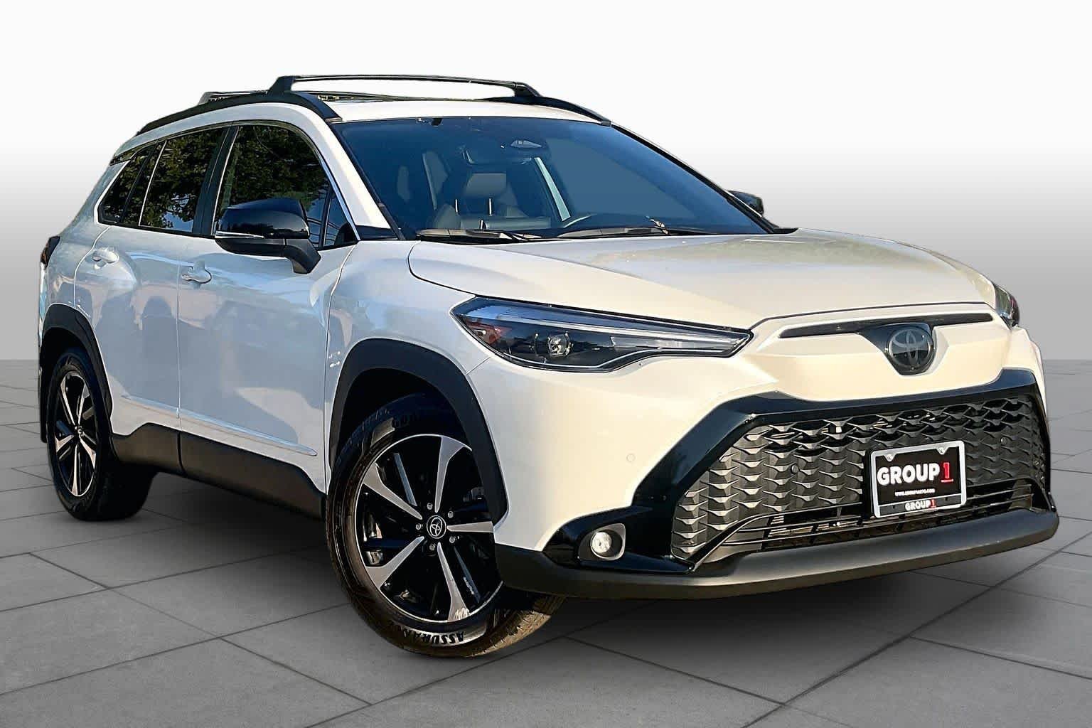 Used 2025 Wind Chill Pearl Toyota Hybrid XSE image 3