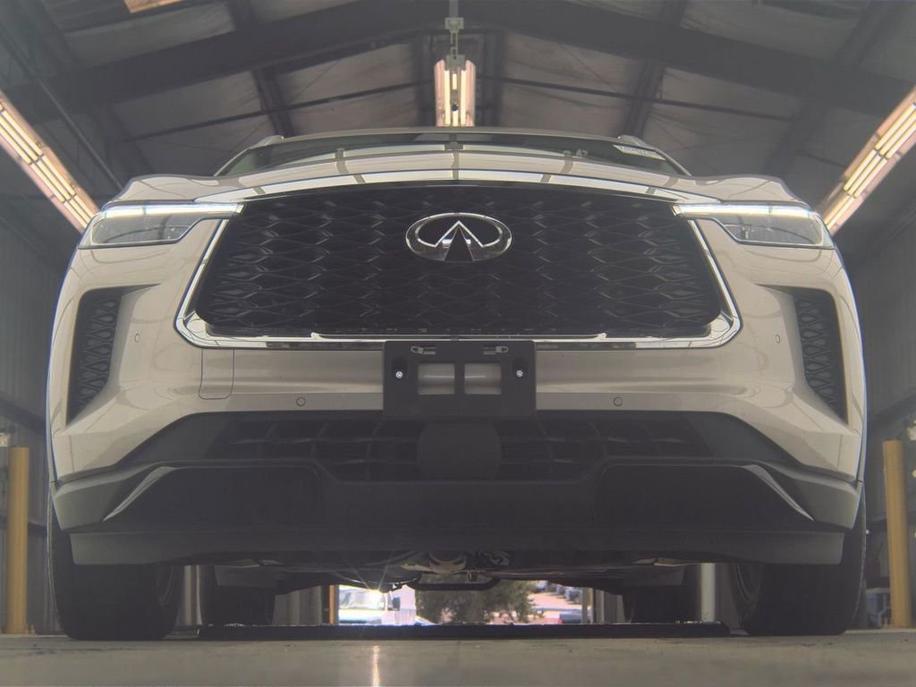 Used 2023 Silver INFINITI LUXE image 13