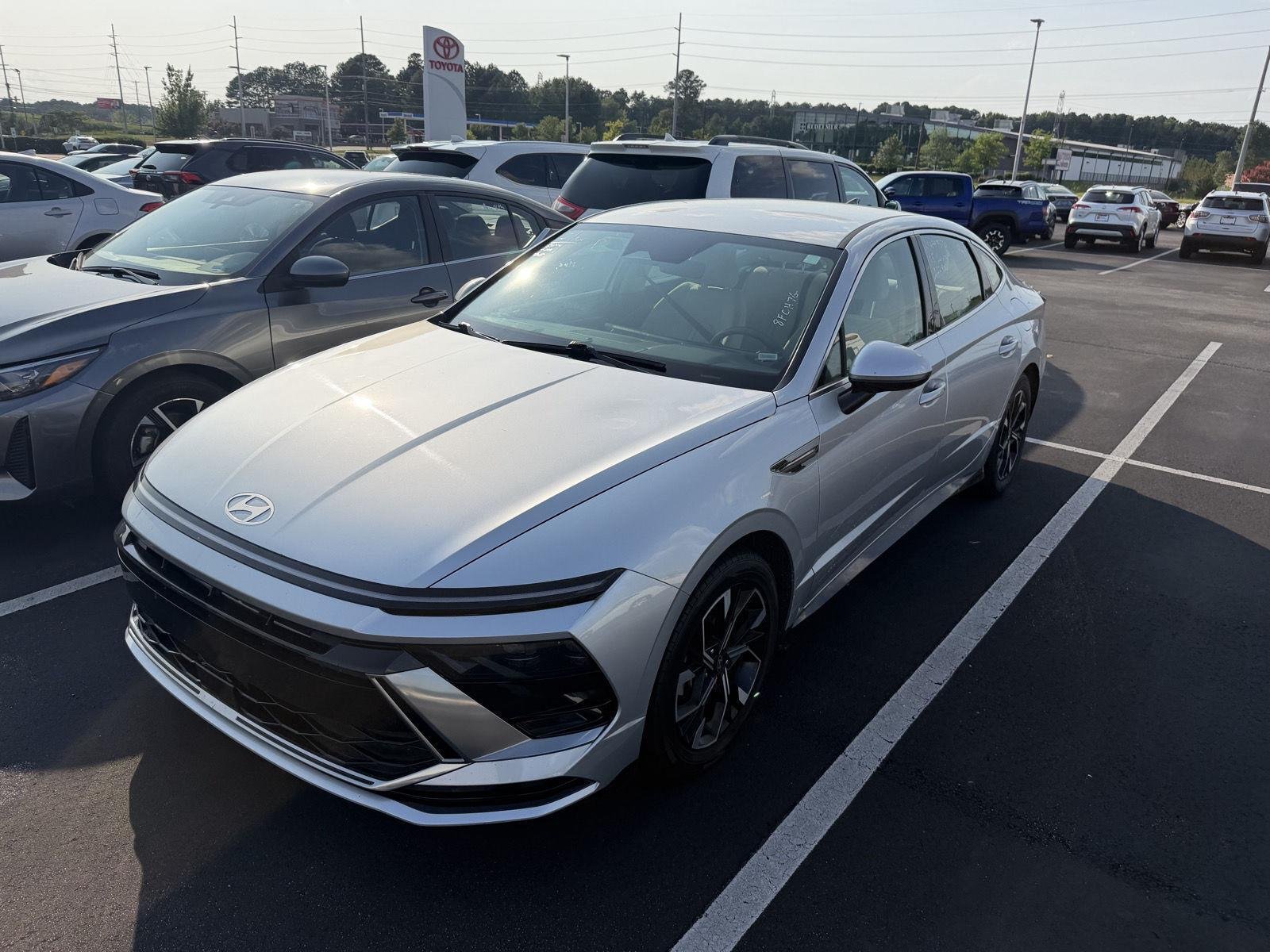 Used 2025 Aero Silver Hyundai SEL image 16